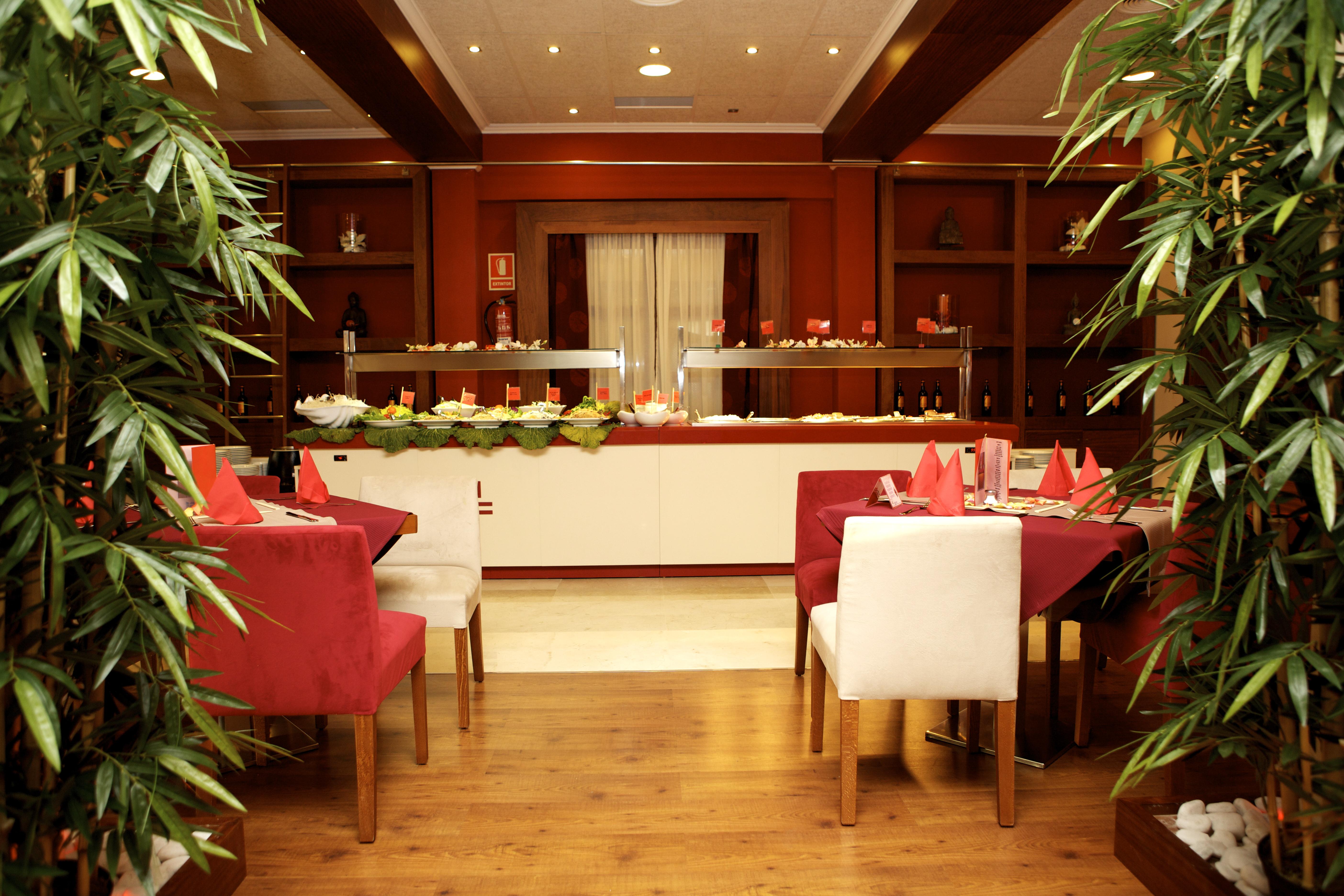 Hotel Sahara Nubia Gobi à Ses Cadenes Extérieur photo A restaurant in Madrid, Spain.